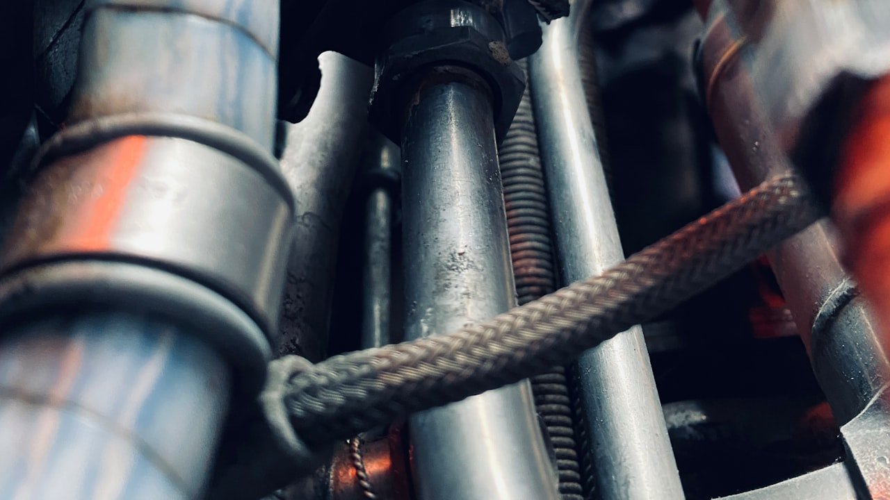 Choosing Between Fixed Speed and VSD Screw Compressors: Pros and Cons