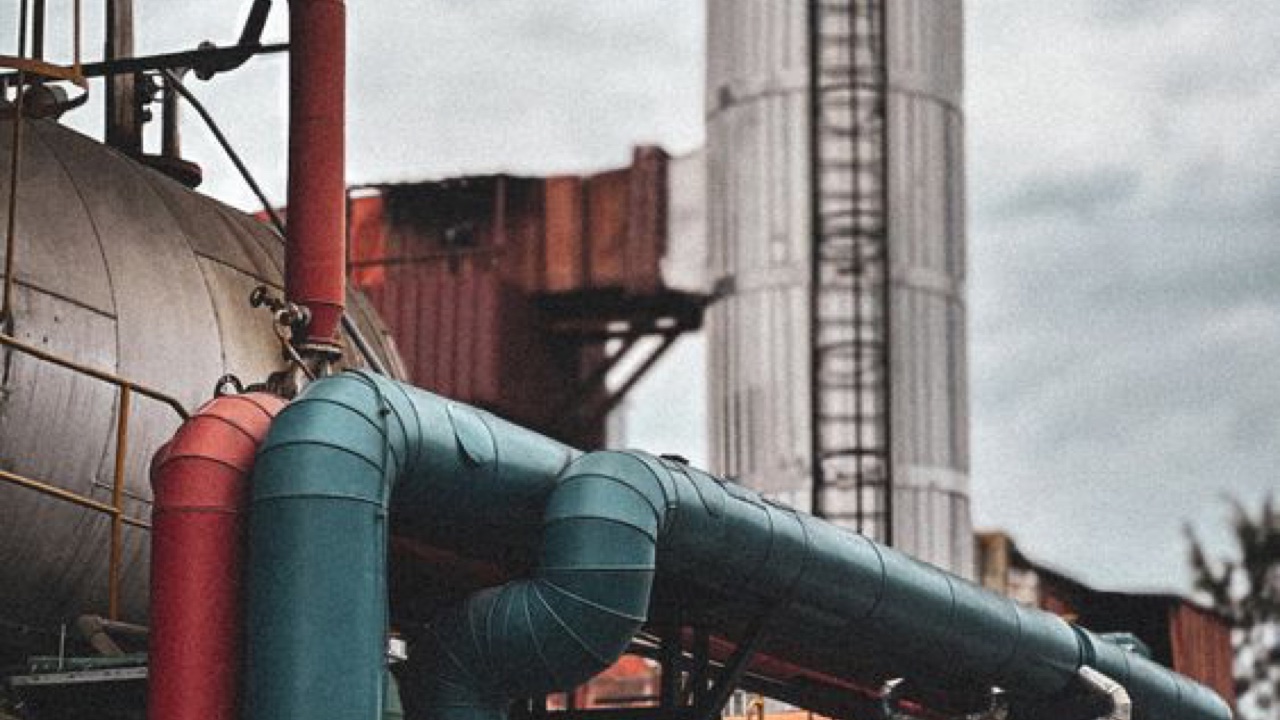 A53 vs A106: How the Difference in Manufacturing Process Changes What You Can Do With the Pipe